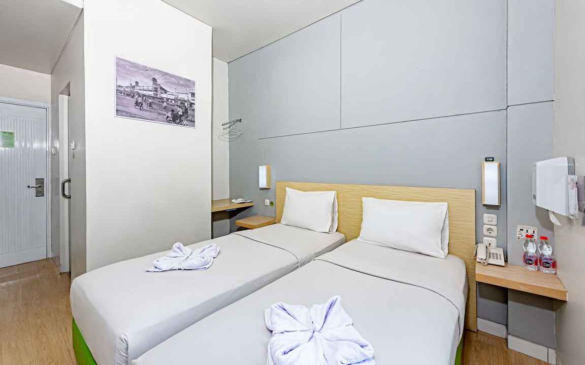 Kamar Deluxe Twin di IXO Hotel Bekasi